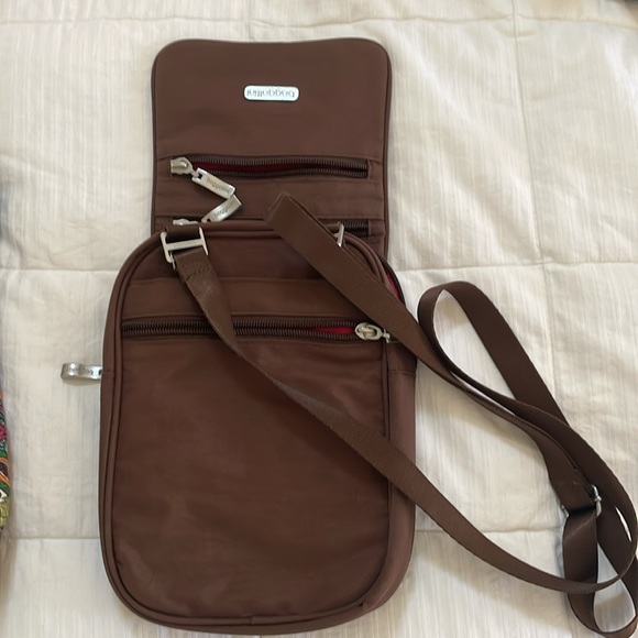 Women’s original Baggallini shoulder/crossbody bag.       Like new - Picture 3 of 3
